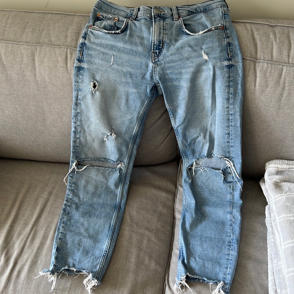 Zara ripped jean (very ripped)
